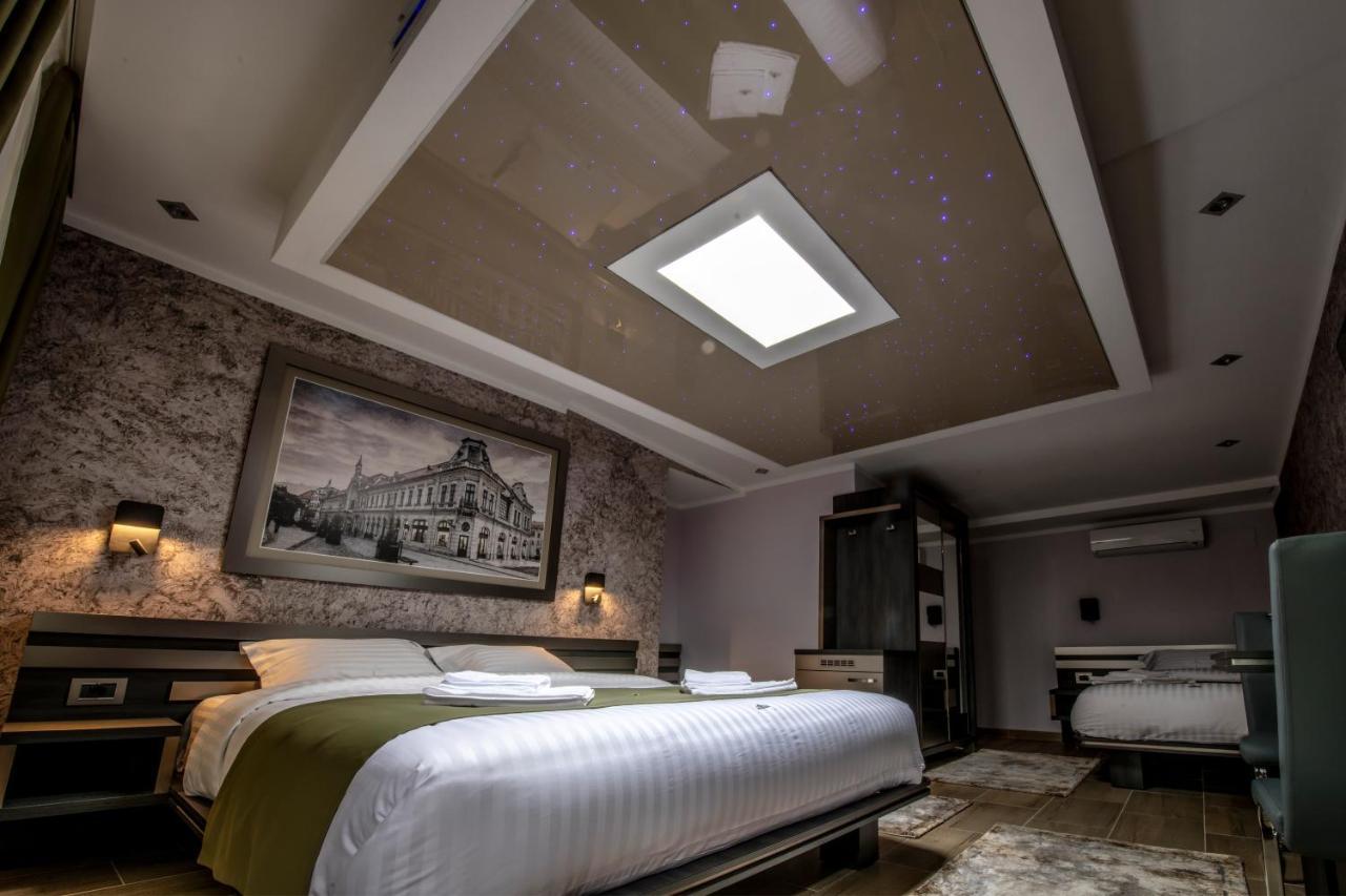 Hotel Novotheos Oradea Exterior foto